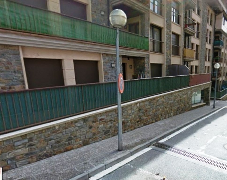 Edifici del Camp de Perot on s'han posat en venda els pisos.