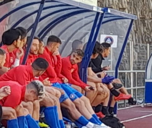 Valera i Moha a la banqueta de l'FC Andorra en el partit contra l'Atlètic Club Escaldes.