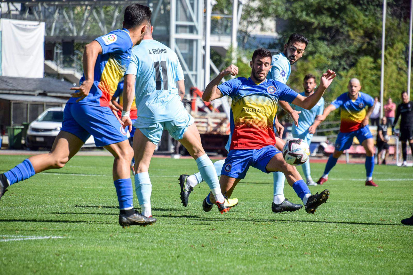 Un instant del partit entre l'FC Andorra i l'Atlètic Club Escaldes.