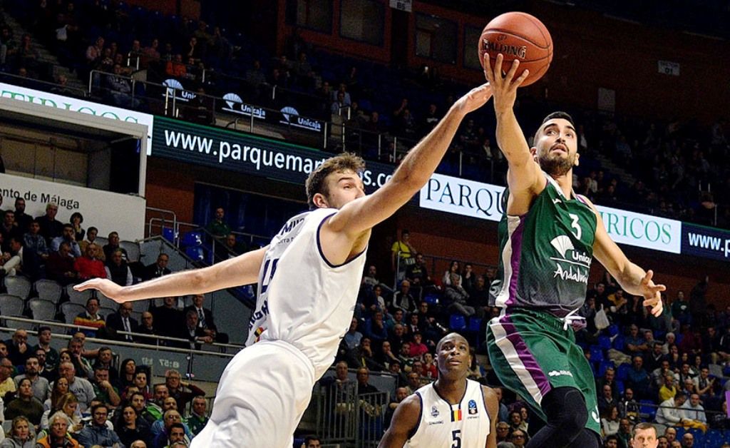 Musli intenta taponar l'entrada de Fernández-