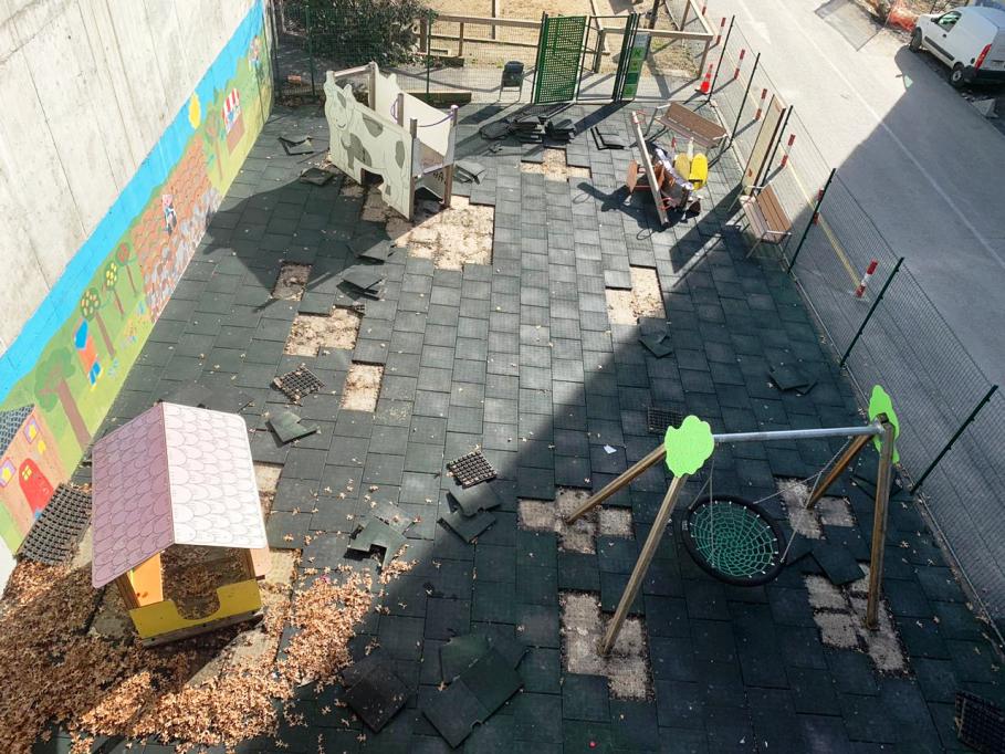 El parc infantil desapareixerà per donar pas a la nova zona pública.