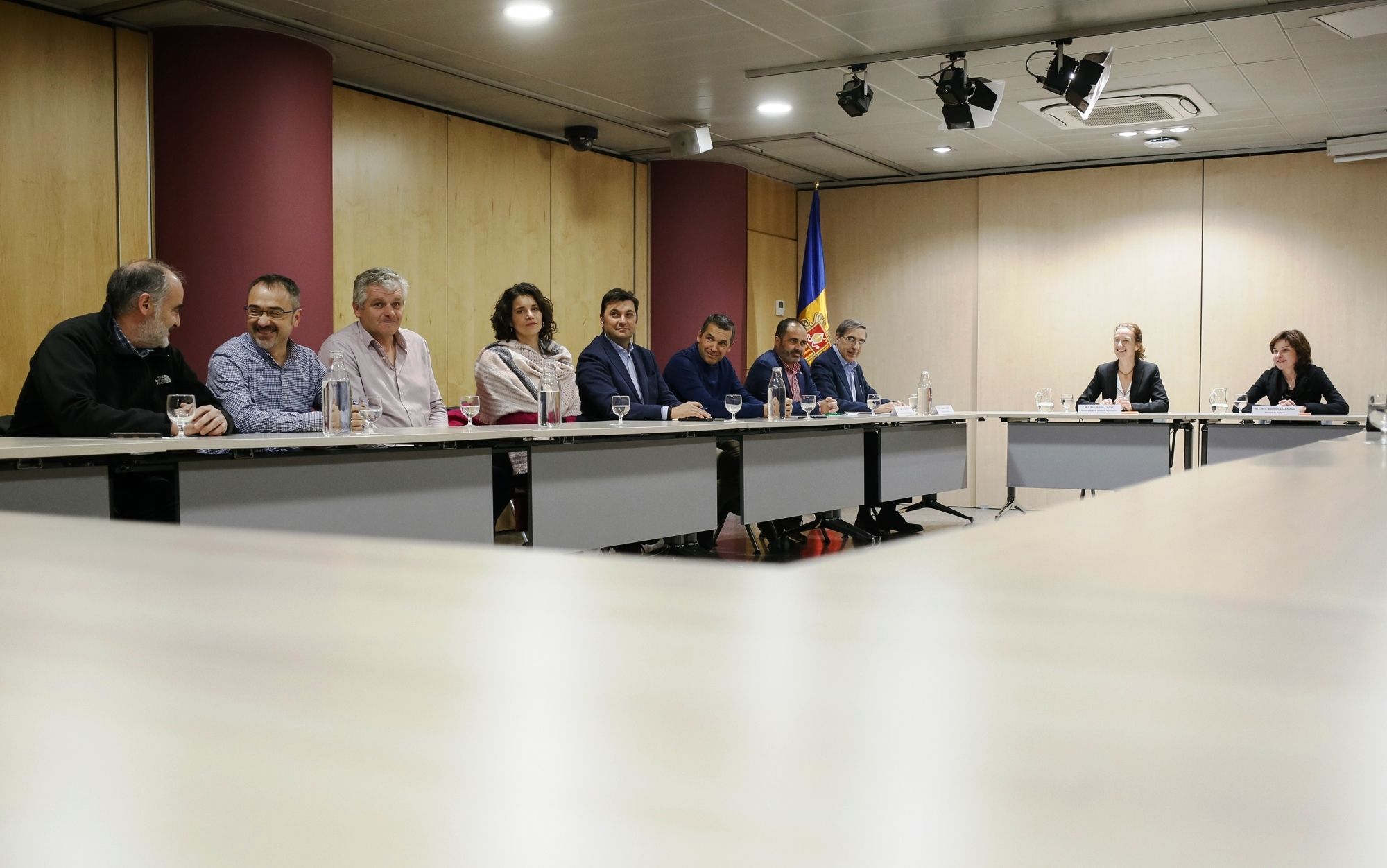 Un moment de la reunió entre la ministra Calvó i els representants dels cellers andorrans.