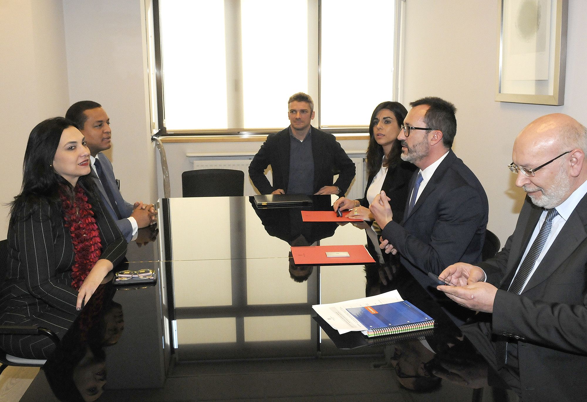 Reunió entre la delegació andorrana i la dominicana per les adopcions.