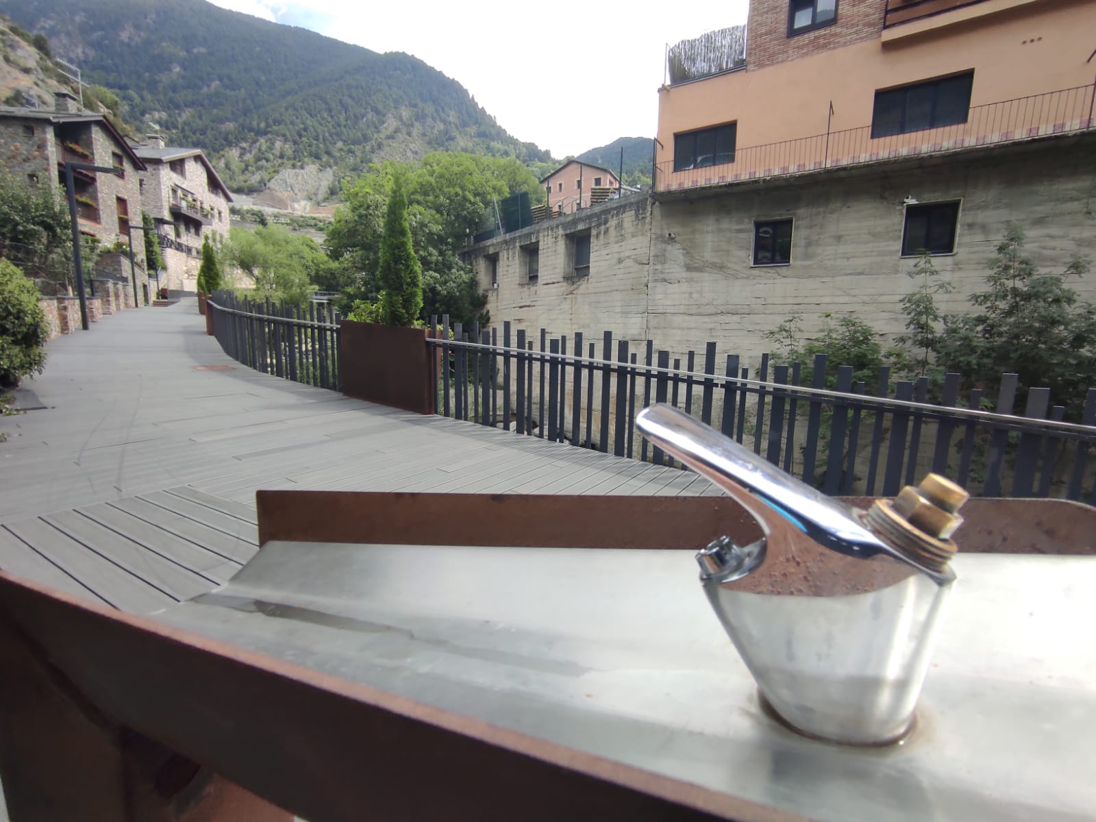 Una imatge recent del passeig Mojácar, en la zona on encara enrampa.