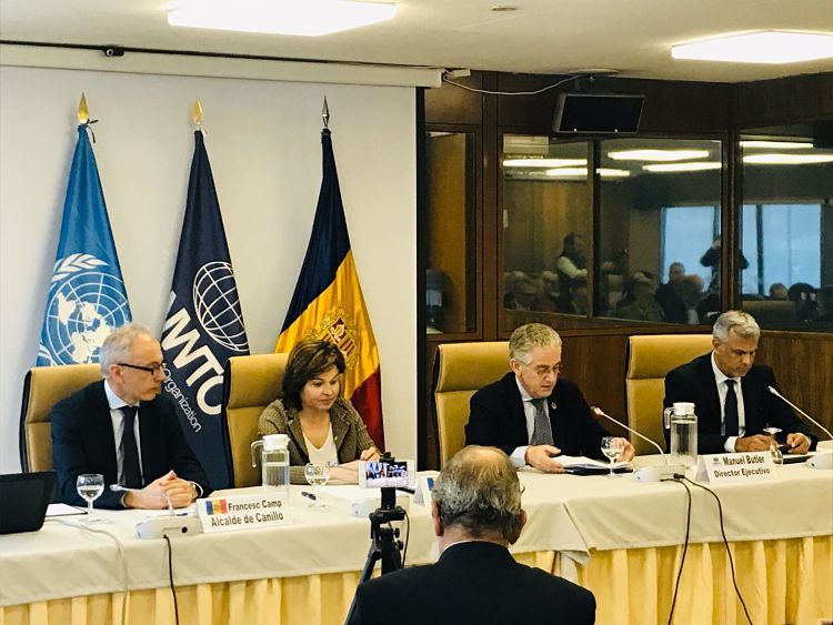 Un instant de l'acte de presentació.