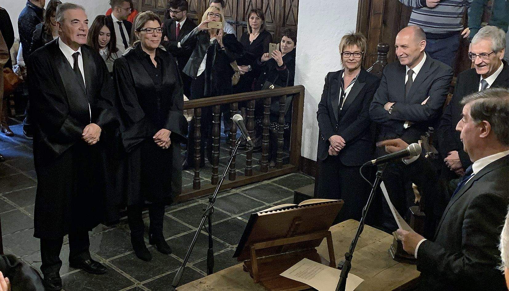 Presa de jurament a Josep Maria Pijuan i Fàtima Ramírez.