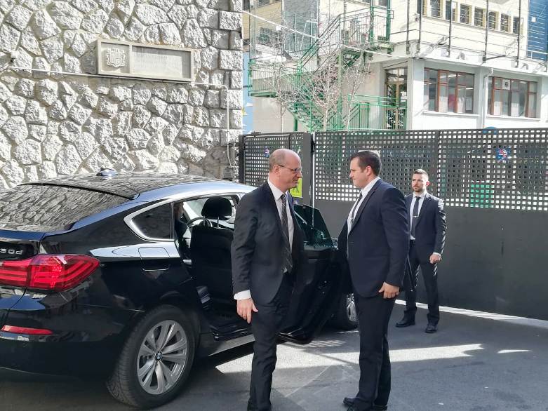 El ministre d'Educació Nacional de França,  Jean-Michel Blanquer a la seva arribada a l'escola francesa de Ciutat de Valls.