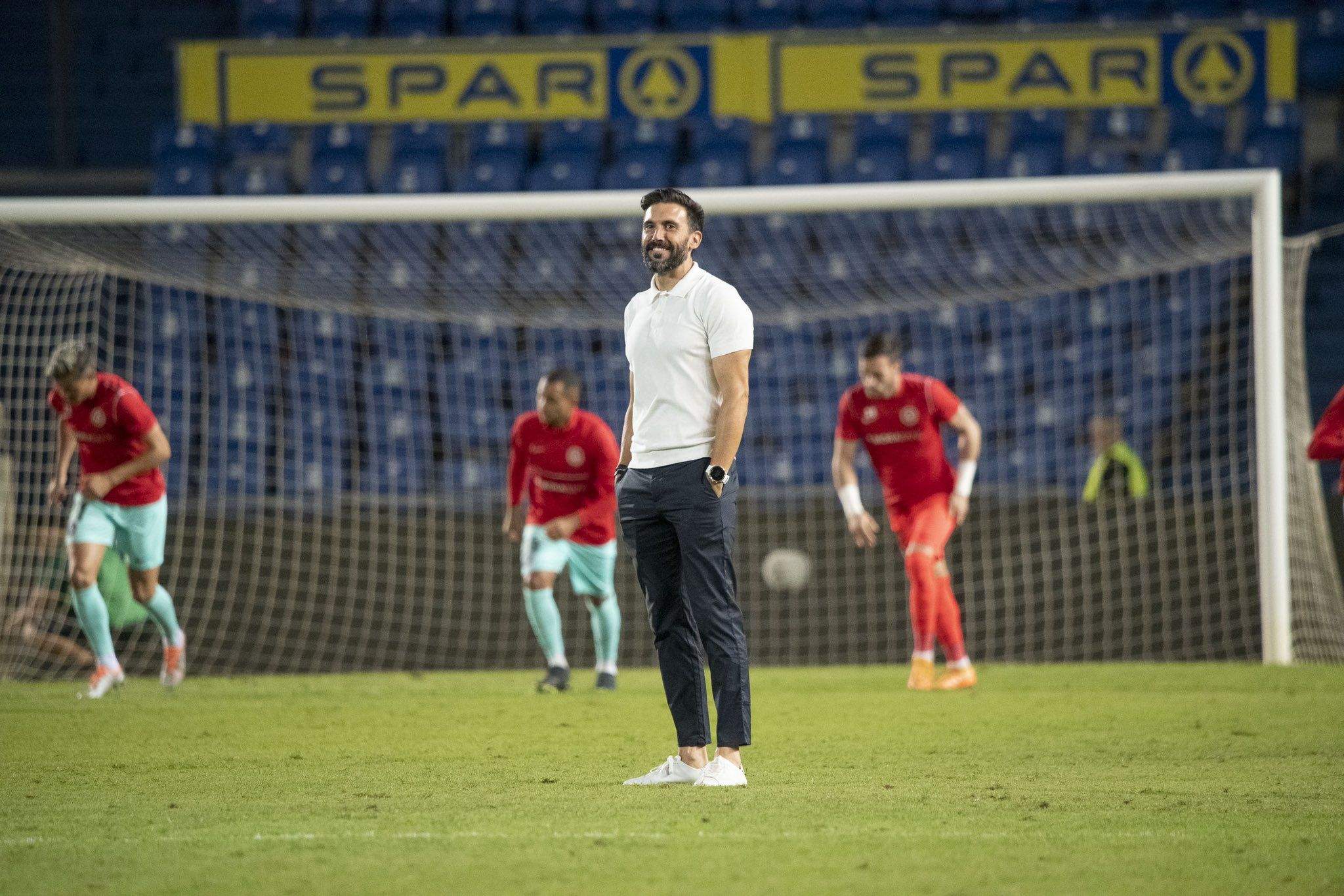 Sarabia, a la gespa de l'estadi de Gran Canaria.