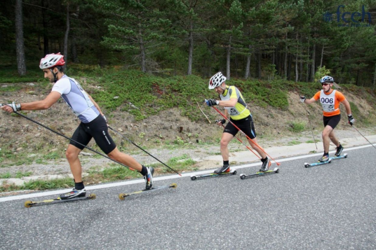 Tres participants en la Pujada a la Rabassa.