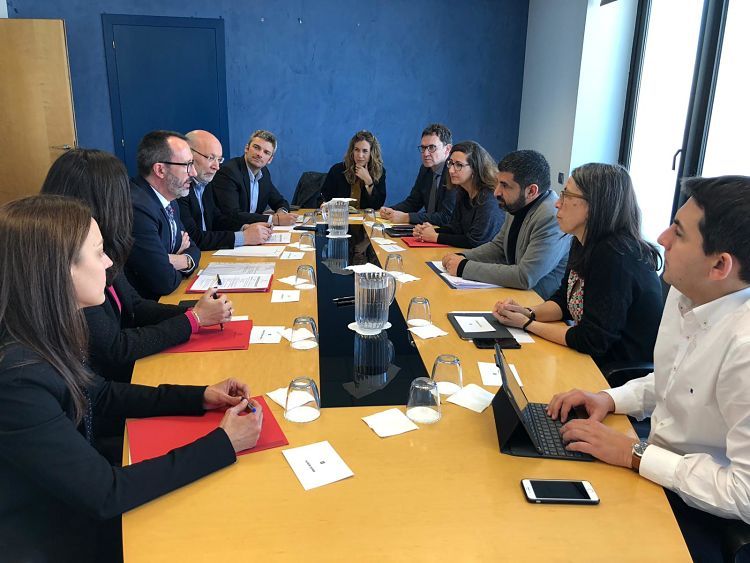 Un instant de la reunió entre les delegacions andorrana i catalana.