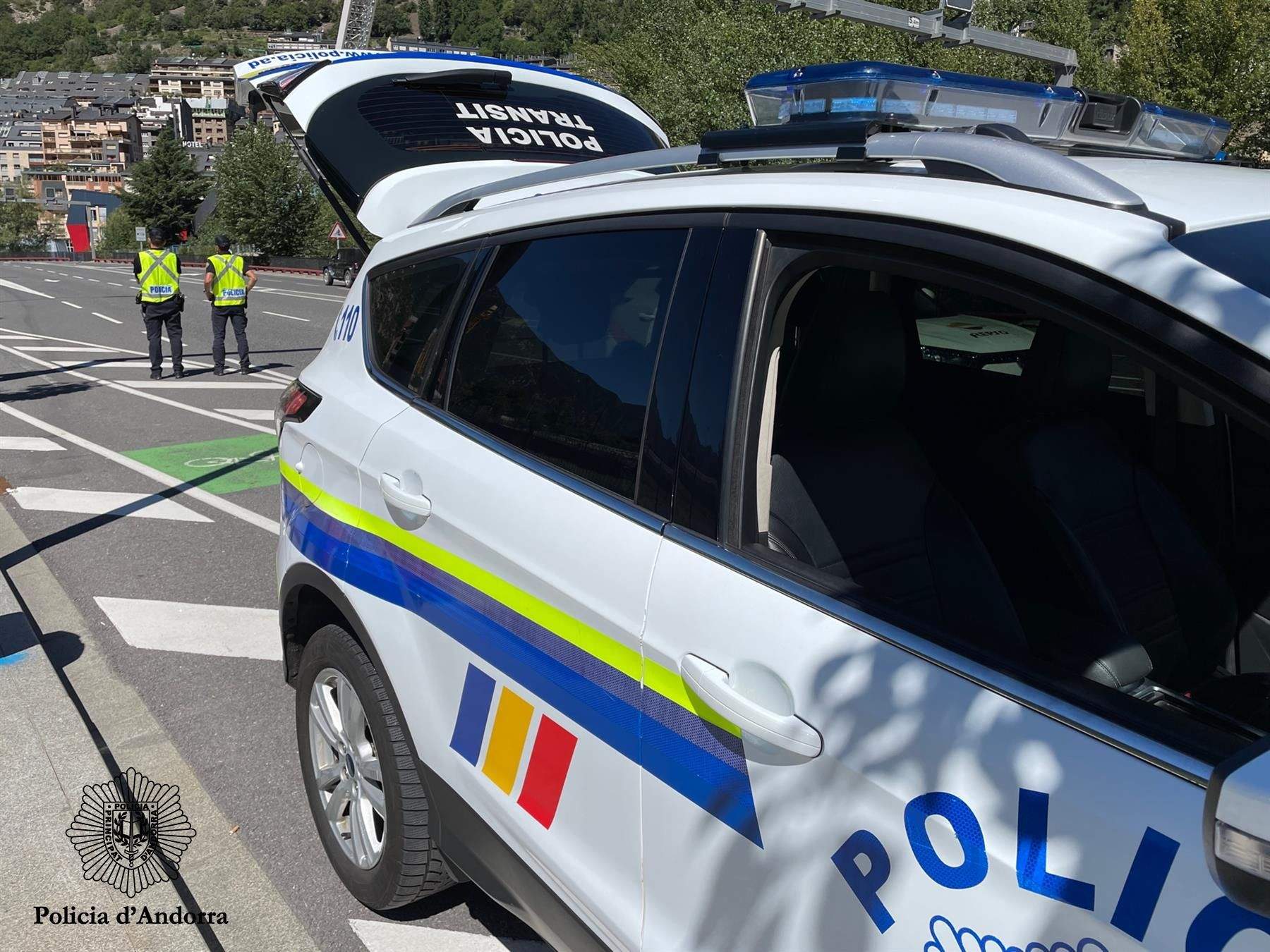 Un cotxe de policia durant la campanya.