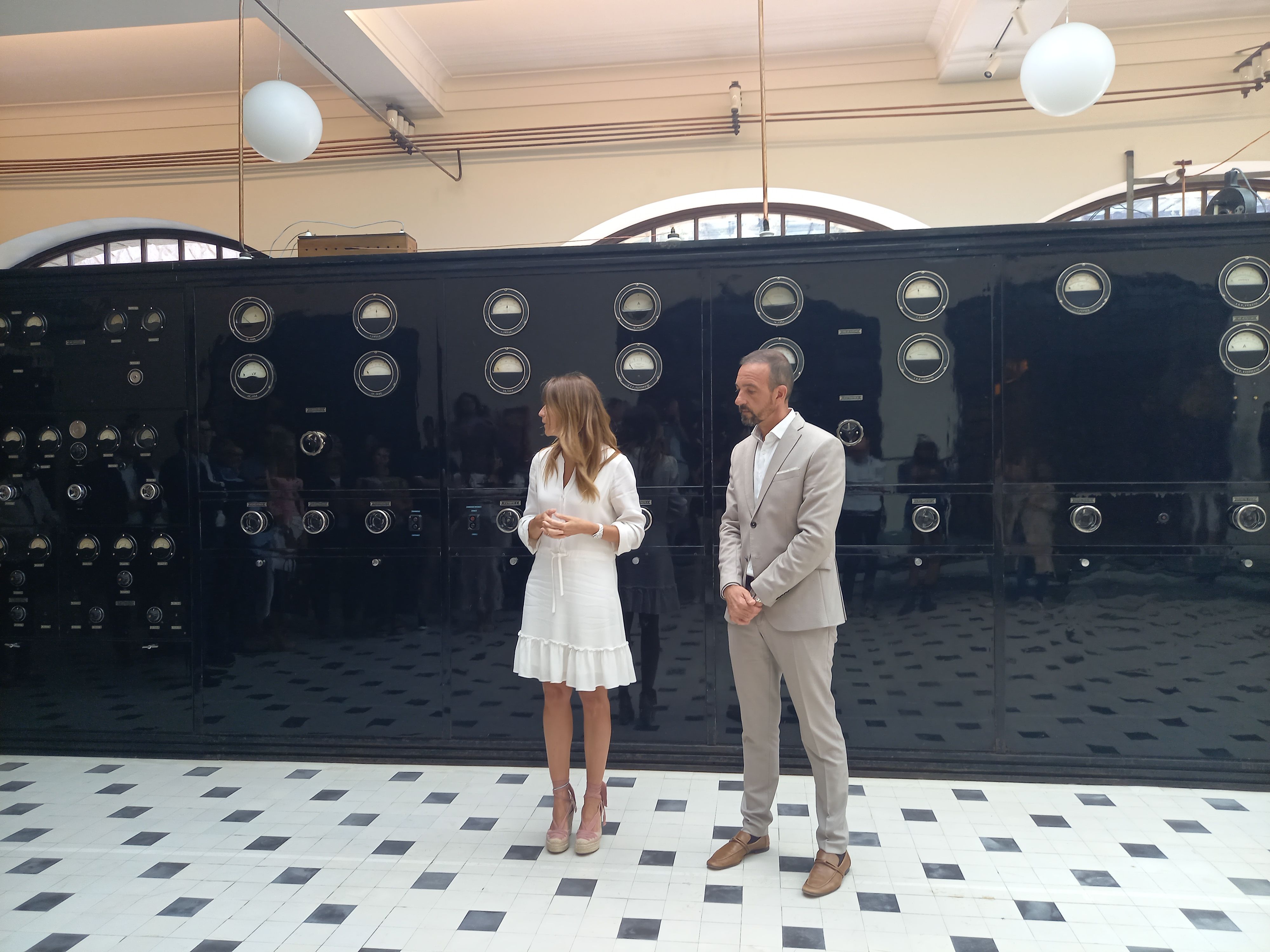 Torres, a la dreta, amb la ministra Riva a Ràdio Andorra aquest divendres.