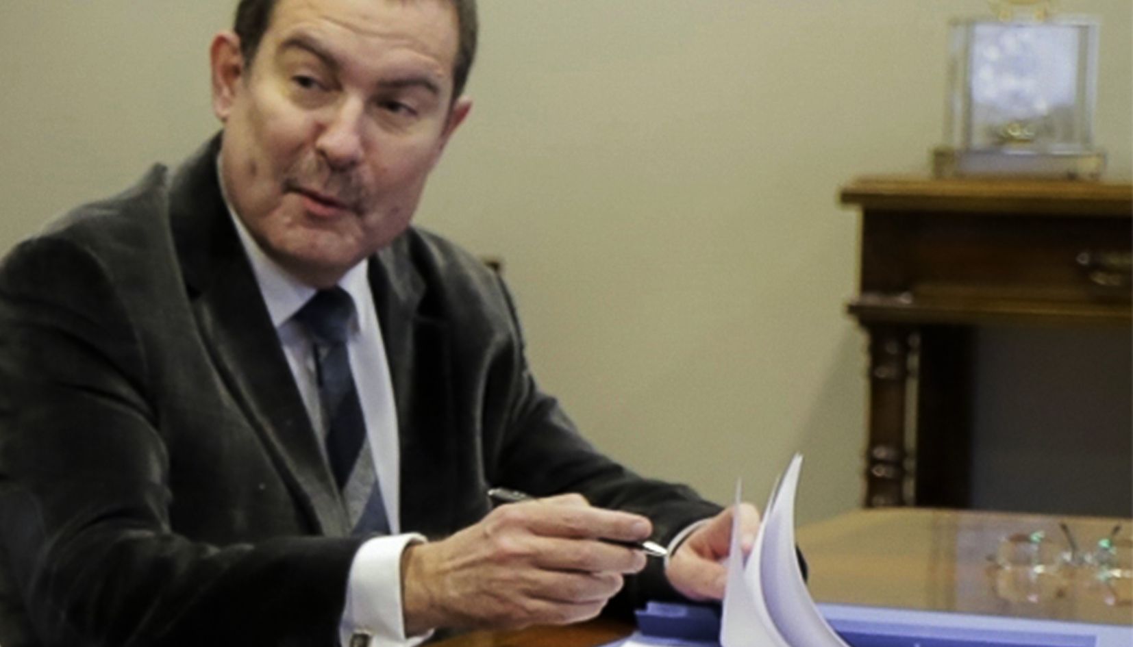 Josep Estañol espera que el Govern revoqui el cessament i determini una altra solució per a la seva baixa.