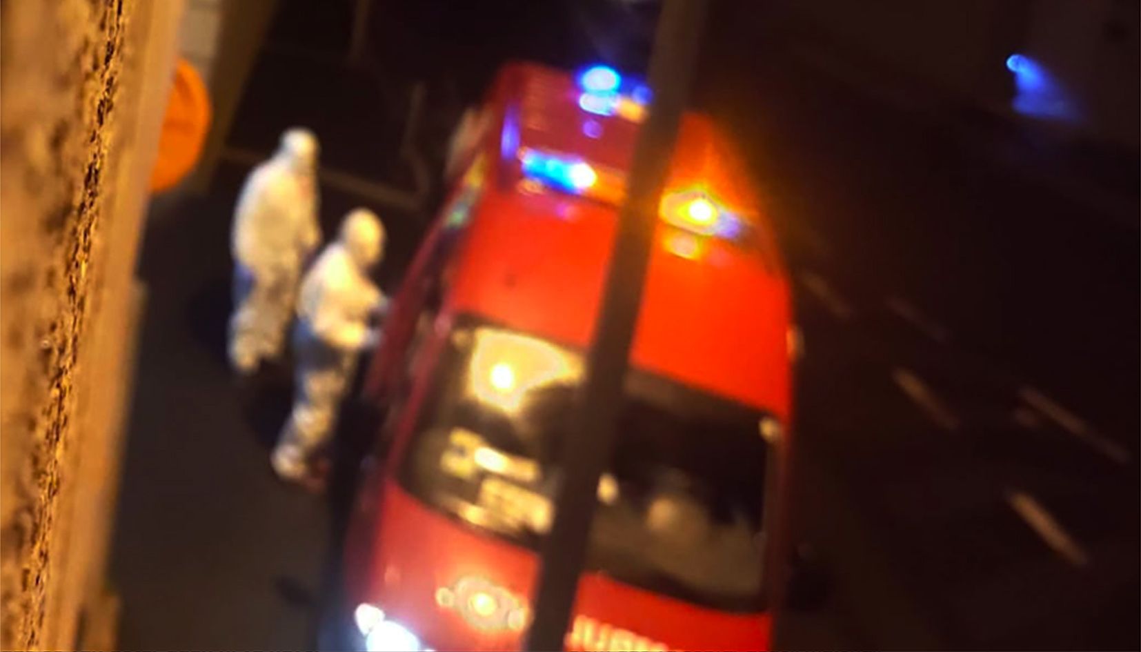 Bombers de transport sanitari equipats amb granotes en una actuació recent.