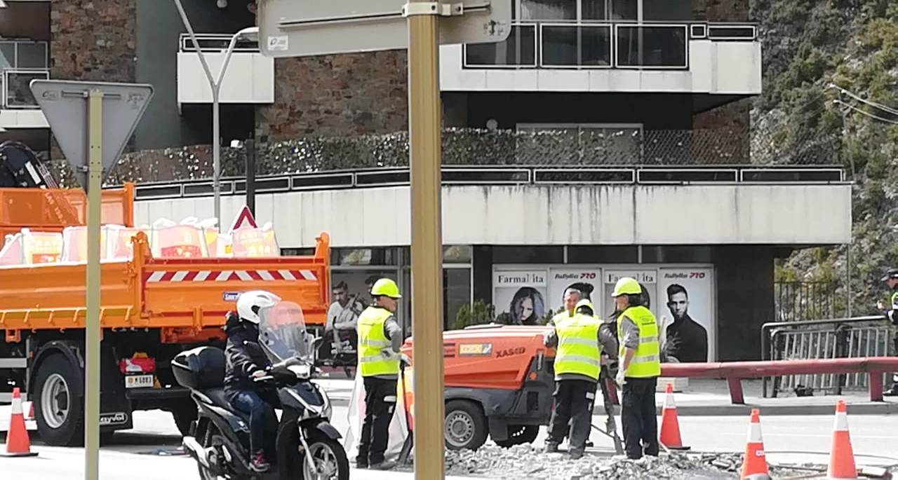 Treballs aquest dimarts a l'avinguda Francesc Cairat.