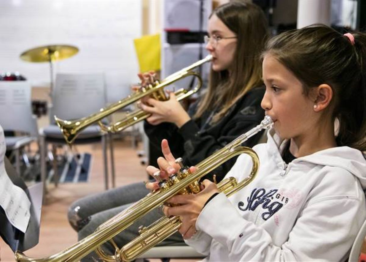 Alumnes a l'escola de música.