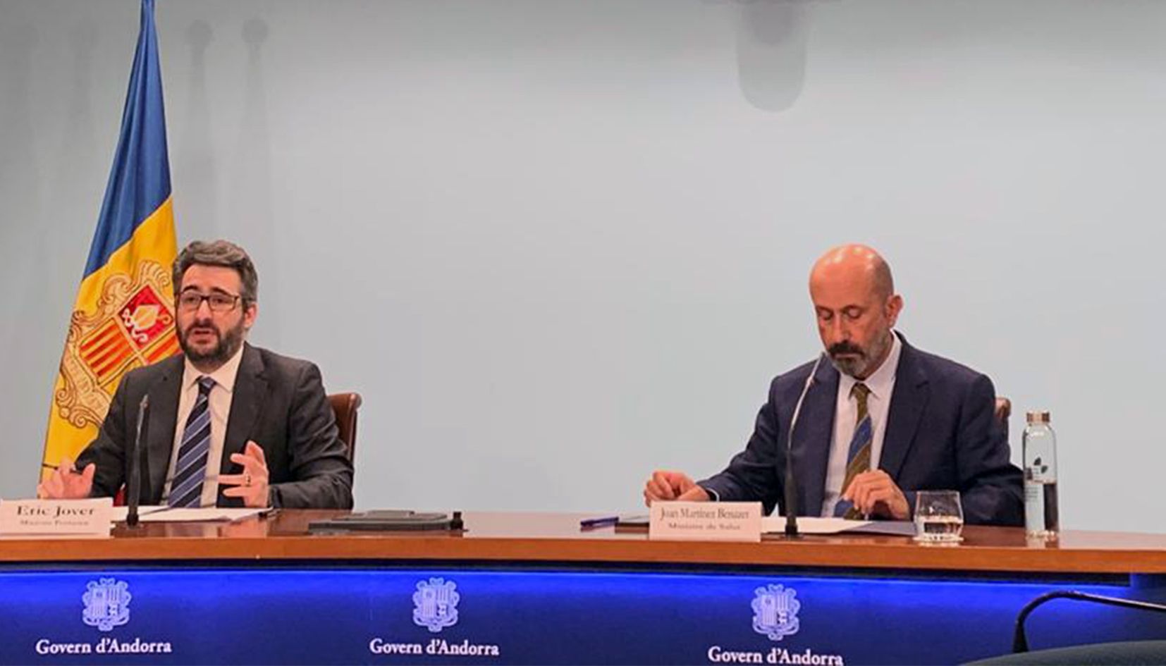 Eric Jover en la compareixença al costat de Joan Martínez Benazet.