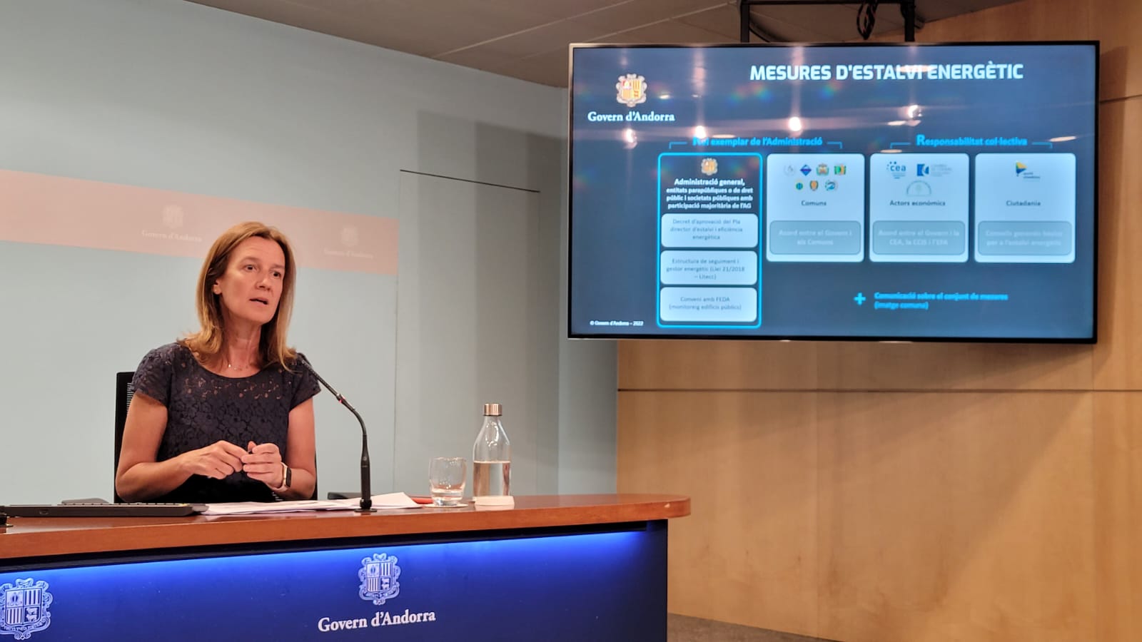 Sílvia Calvó explicant les mesures a aplicar.