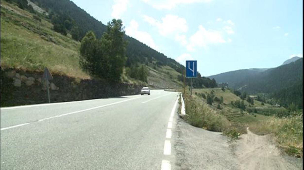 La CG2 a la sortida de Soldeu en sentit nord.