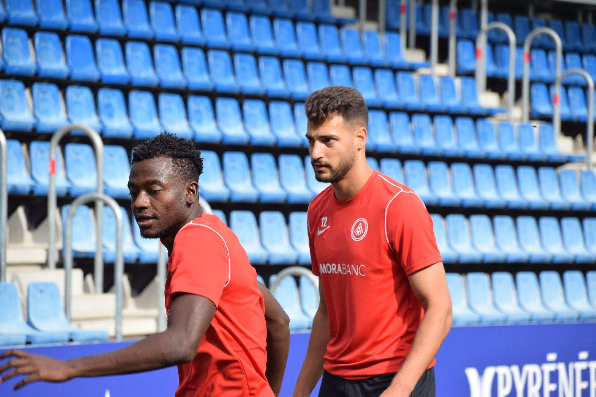 Bundu i Bakis durant un dels seus primers entrenaments.