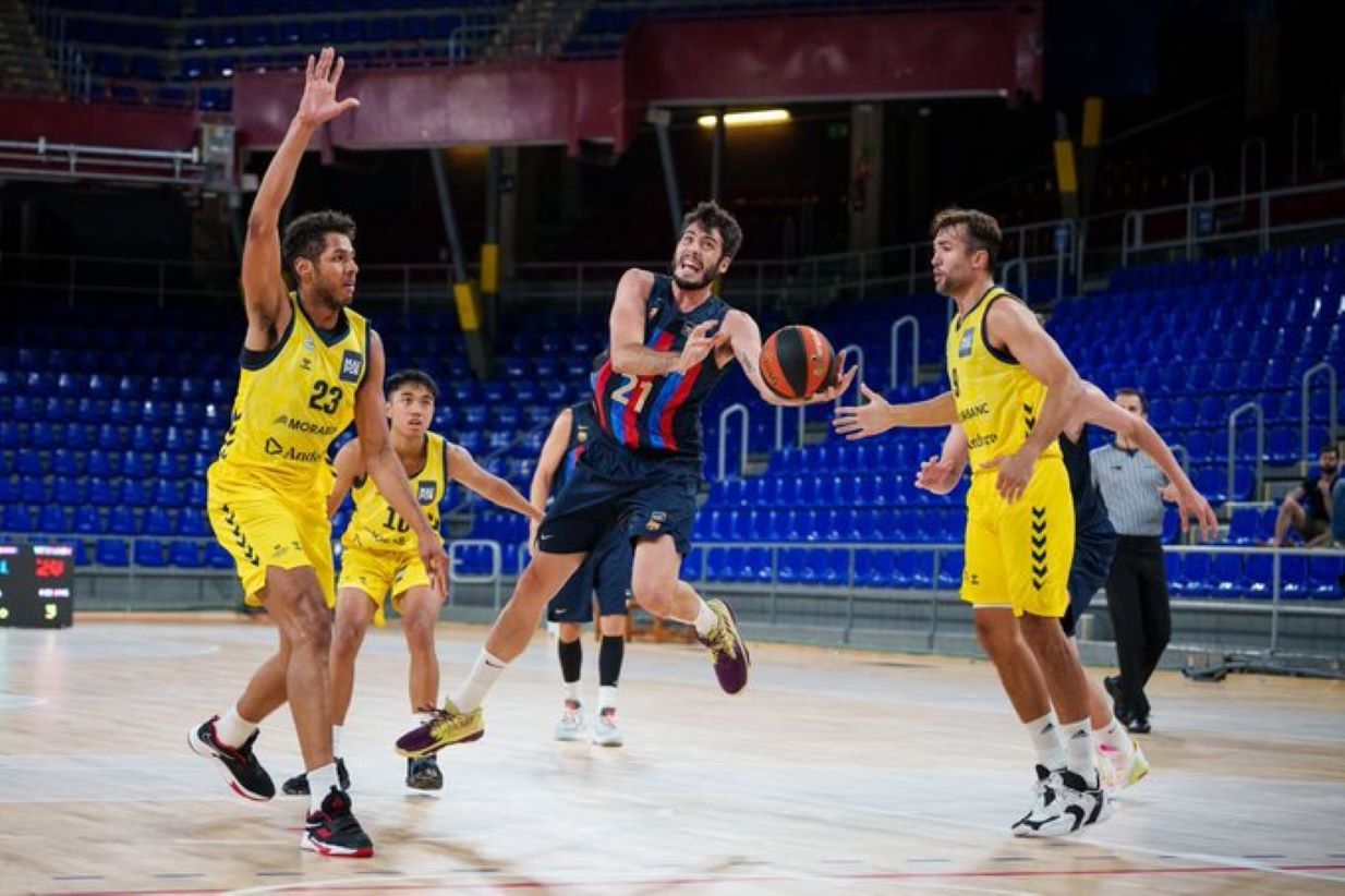 Abrines entra a cistella entre Dos Anjos  i Llovet al partit d'aquest divendres.
