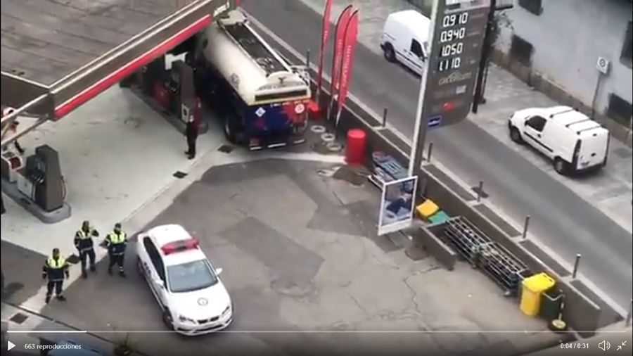 Els agents han felicitat el Nil des del carrer.