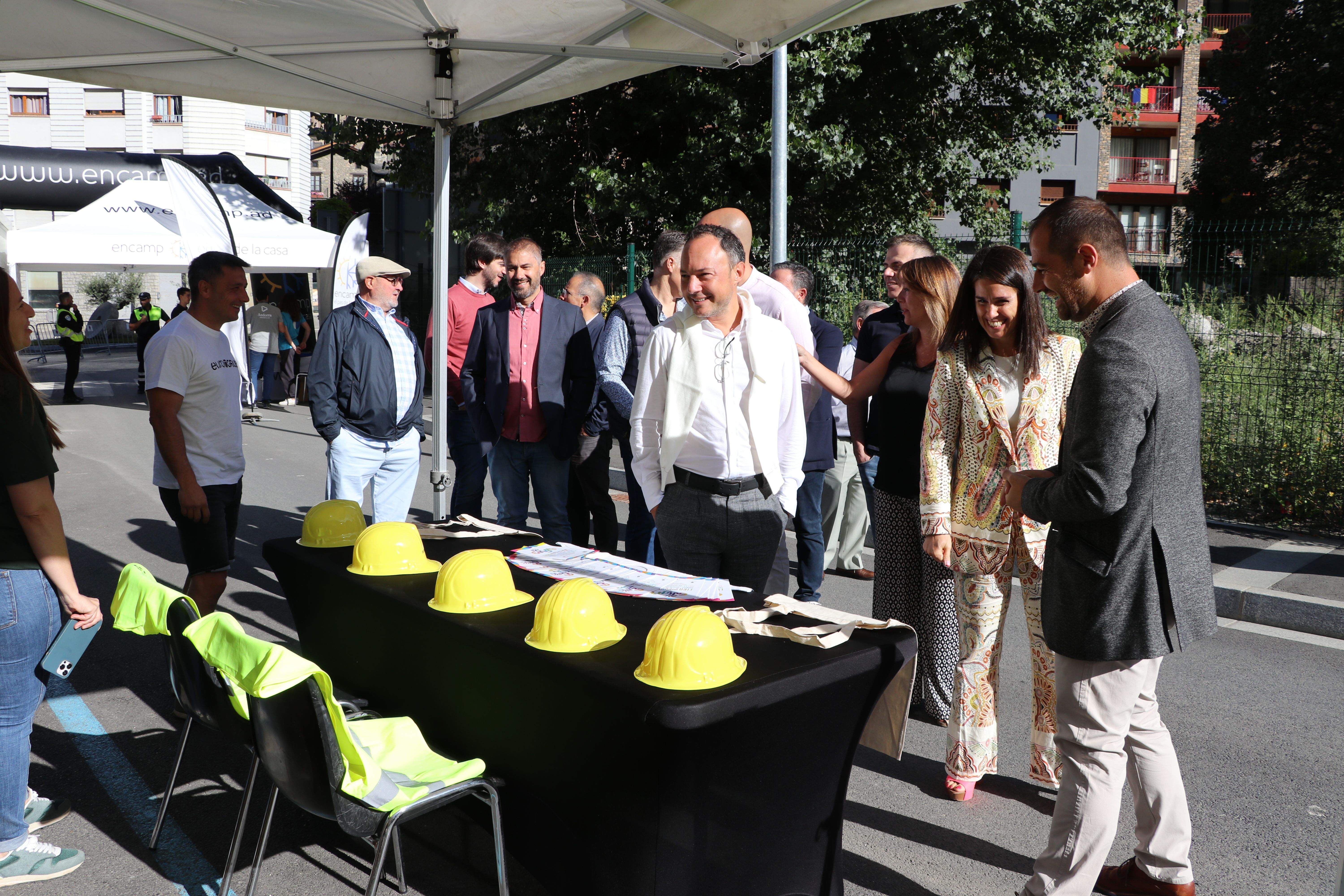 Un dels estands de la construcció a la inauguració de l'Enfira't.