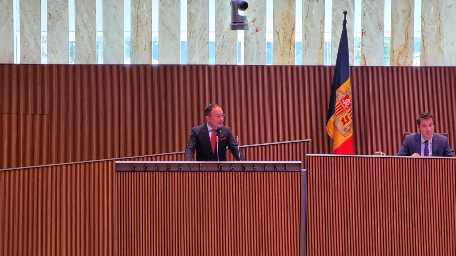 Espot, durant la seva intervenció al Debat d'Orientació Política. Espot, durant la seva intervenció al Debat d'Orientació Política.