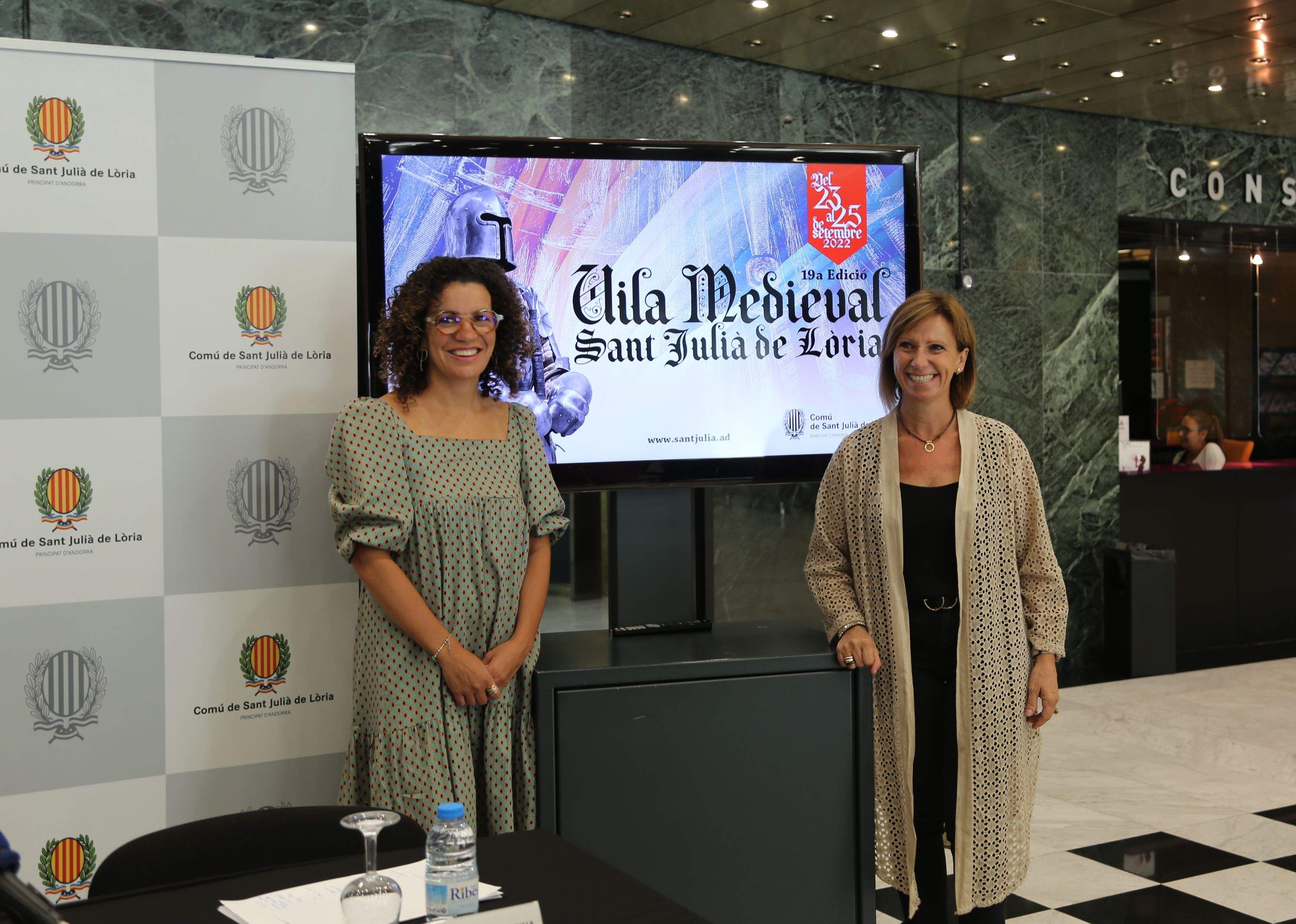 Laura Rogé i Mireia Codina durant la presentació.