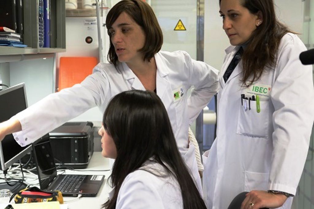 Investigadores de l'l’Institut de Bioenginyeria de Catalunya (IBEC).