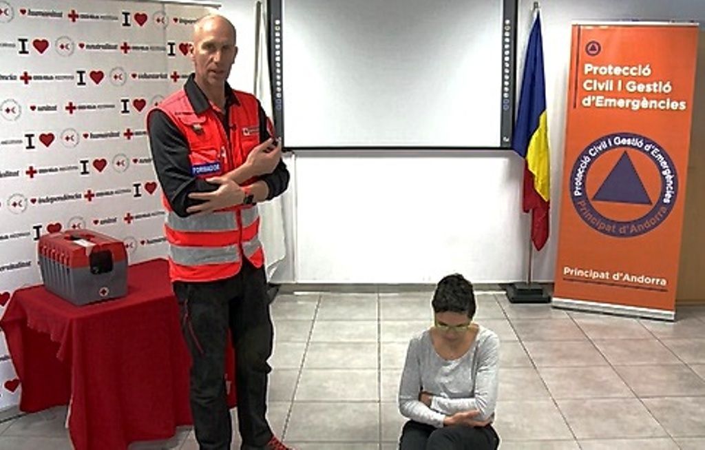 Captura de pantalla d'un dels videos formatius de la Creu Roja.