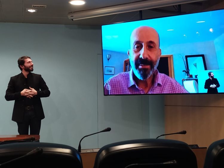 Benazet ha comparegut per videoconferència un altre dia més.