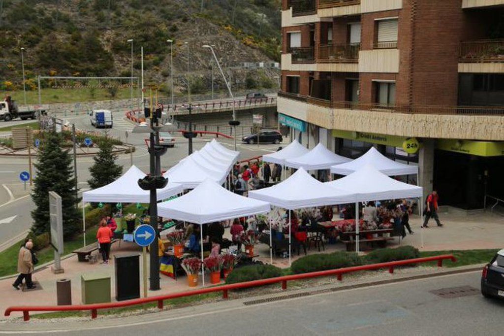 La diada de Sant Jordi 2019 a la plaça Laurèdia