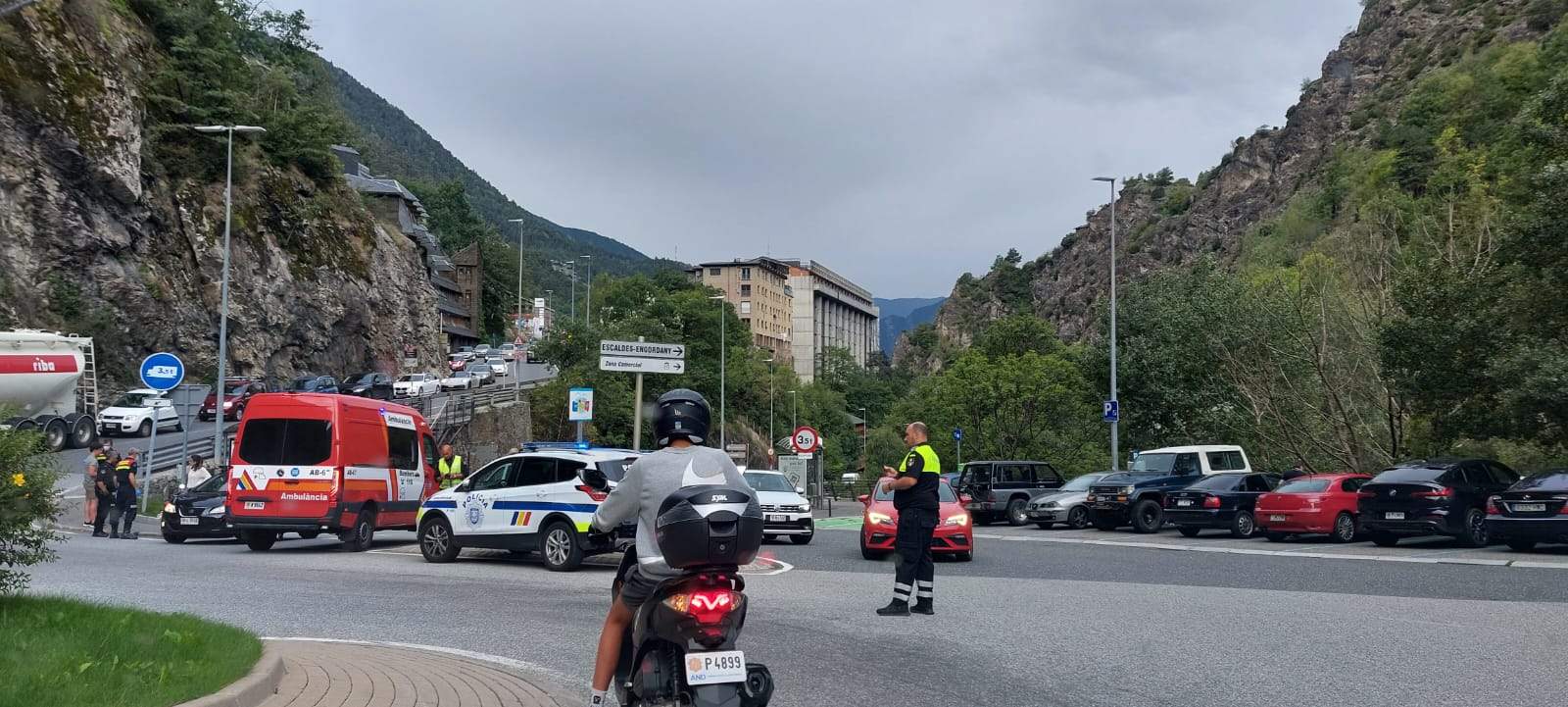 Els serveis d'emergència al punt de l'accident.