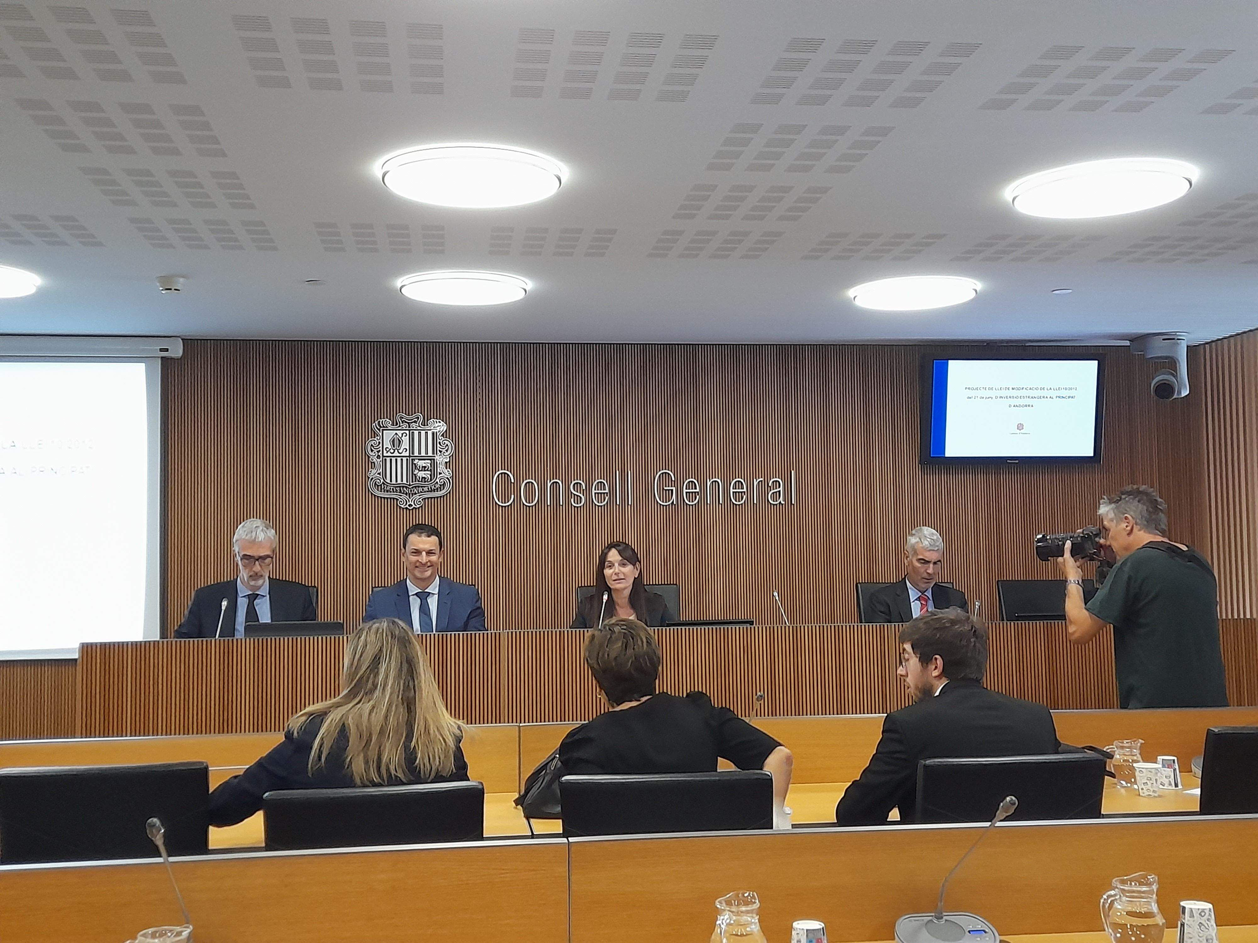 Gallardo i Bartolomé en la compareixença de dimecres a la comissió legislativa d'Economia.