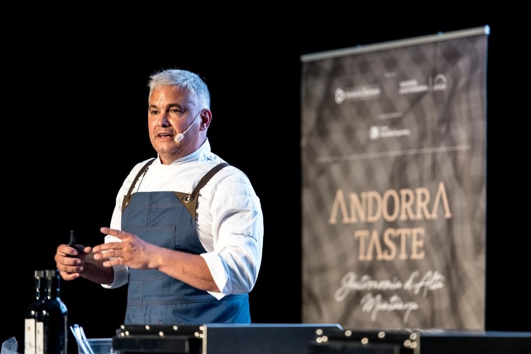 Jubany, explicant el projecte conjunt amb Messi.