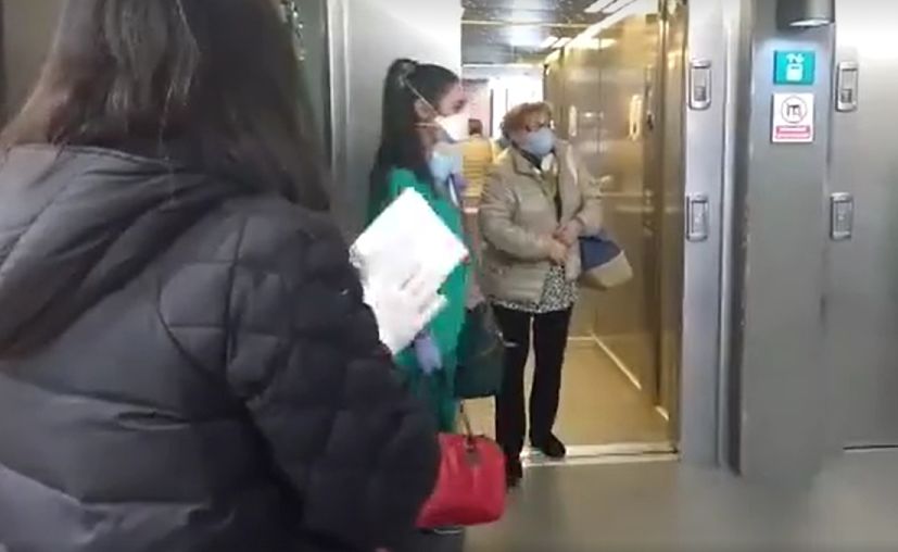 Un instan d'un dels videos penjats.