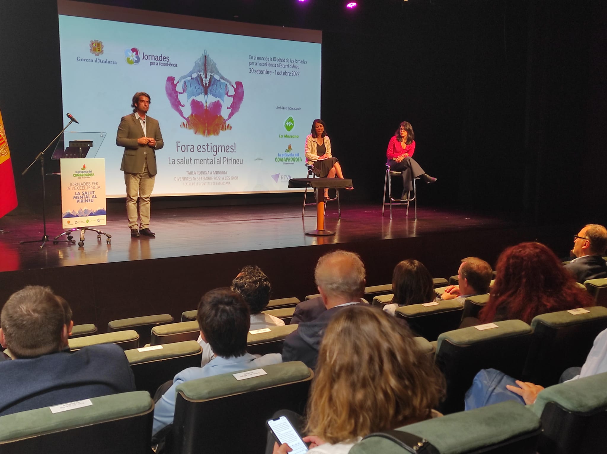 Un moment de la ponència de Carlos Mur durant la taula rodona 'Fora estigmes!'.