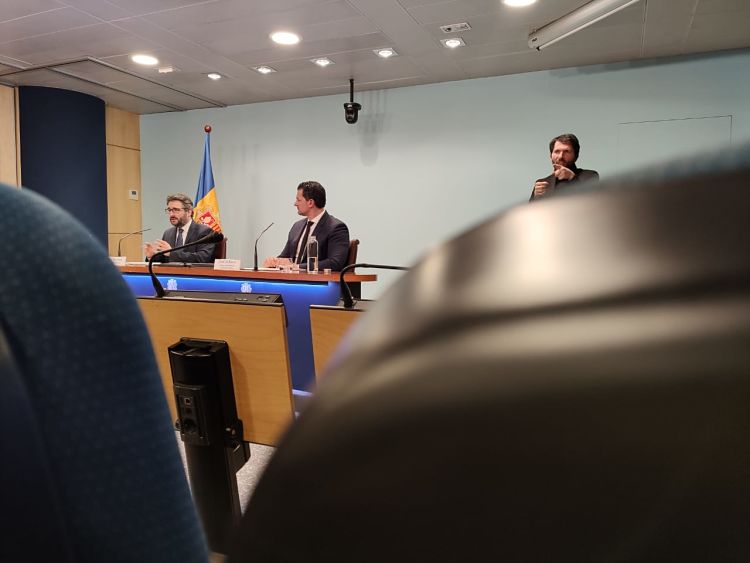 Jover ha comparegut acompanyat de Jordi Gallardo.