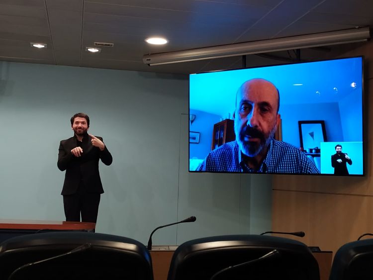 Benazet ha tornat a comparèixer per Skype des de casa seva.