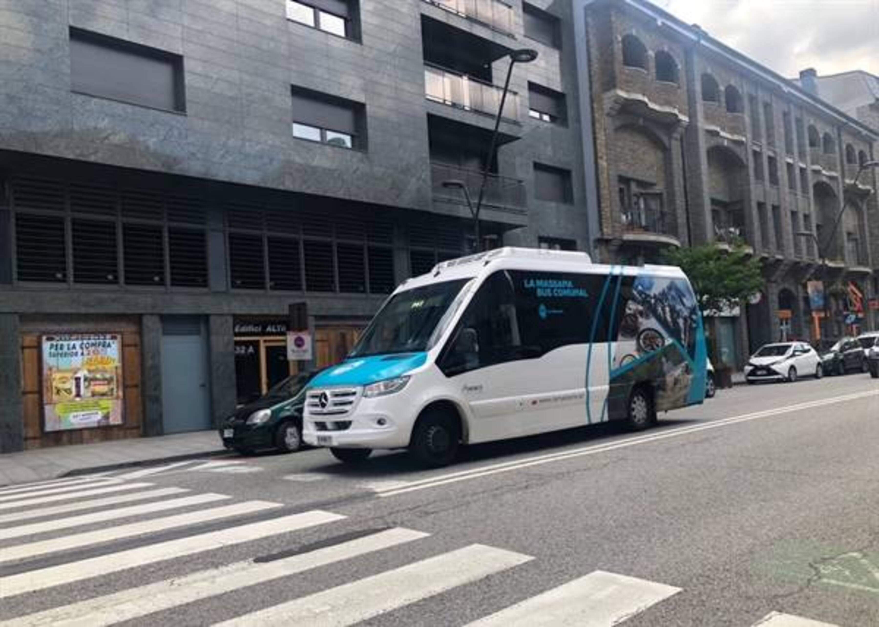 Una imatge d'un vehicle del bus parroquial de la Massana.