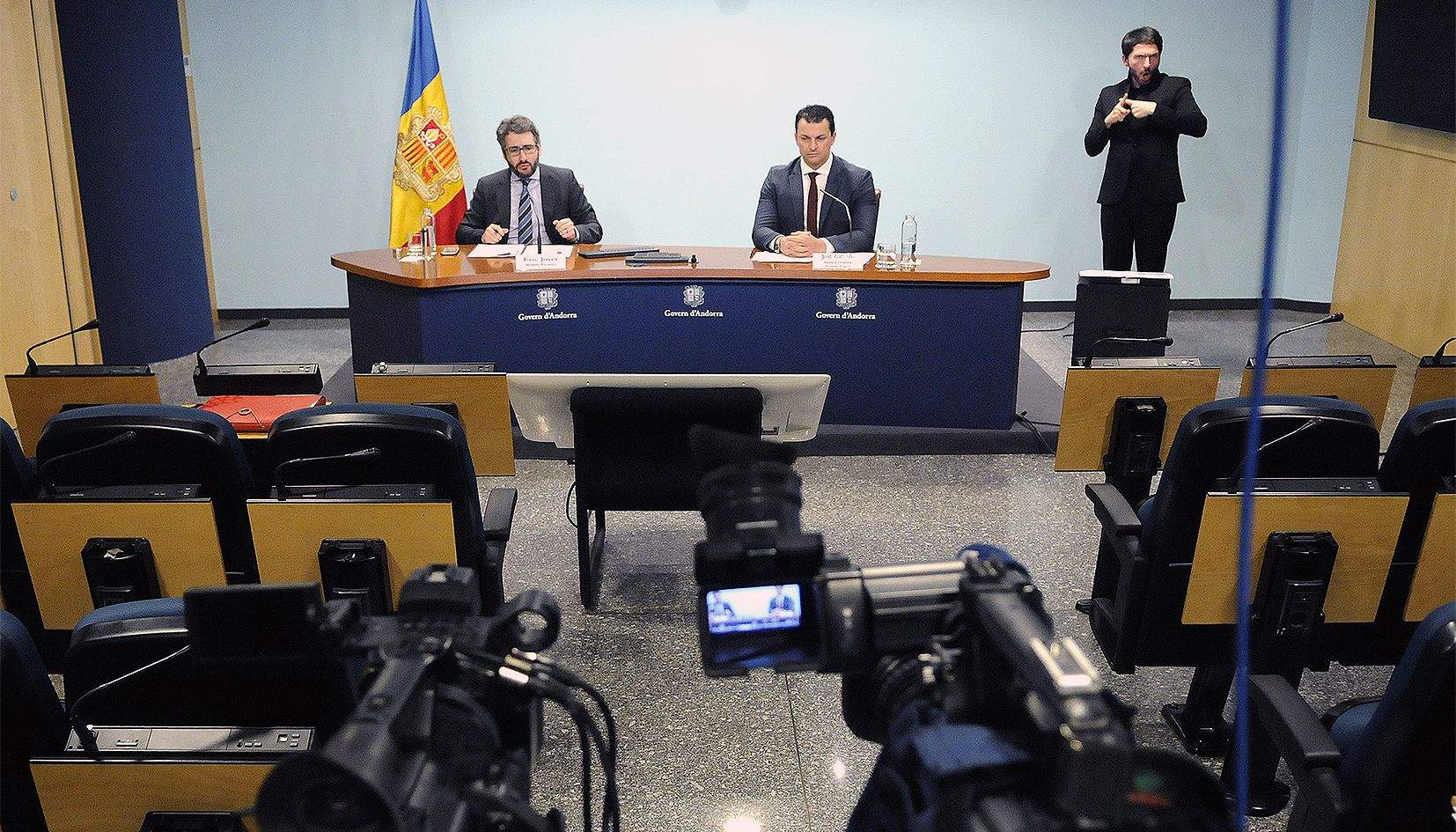 Els ministres Eric Jover i Jordi Gallardo durant la compareixença.