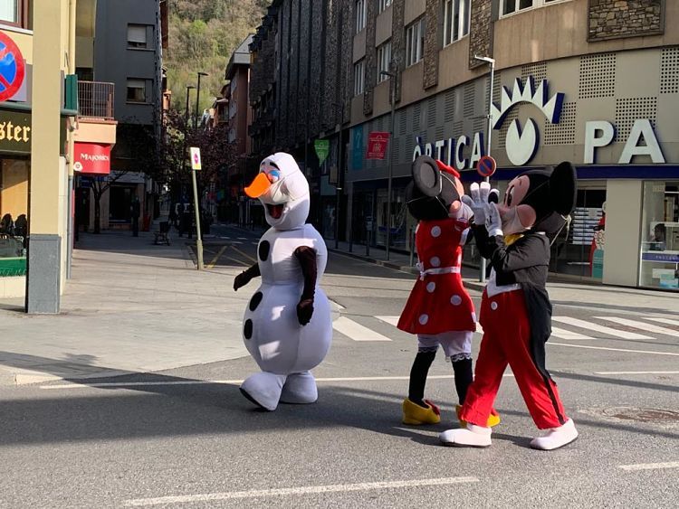 Olaf, Mickey i Minnie han passejat per Andorra la Vella.