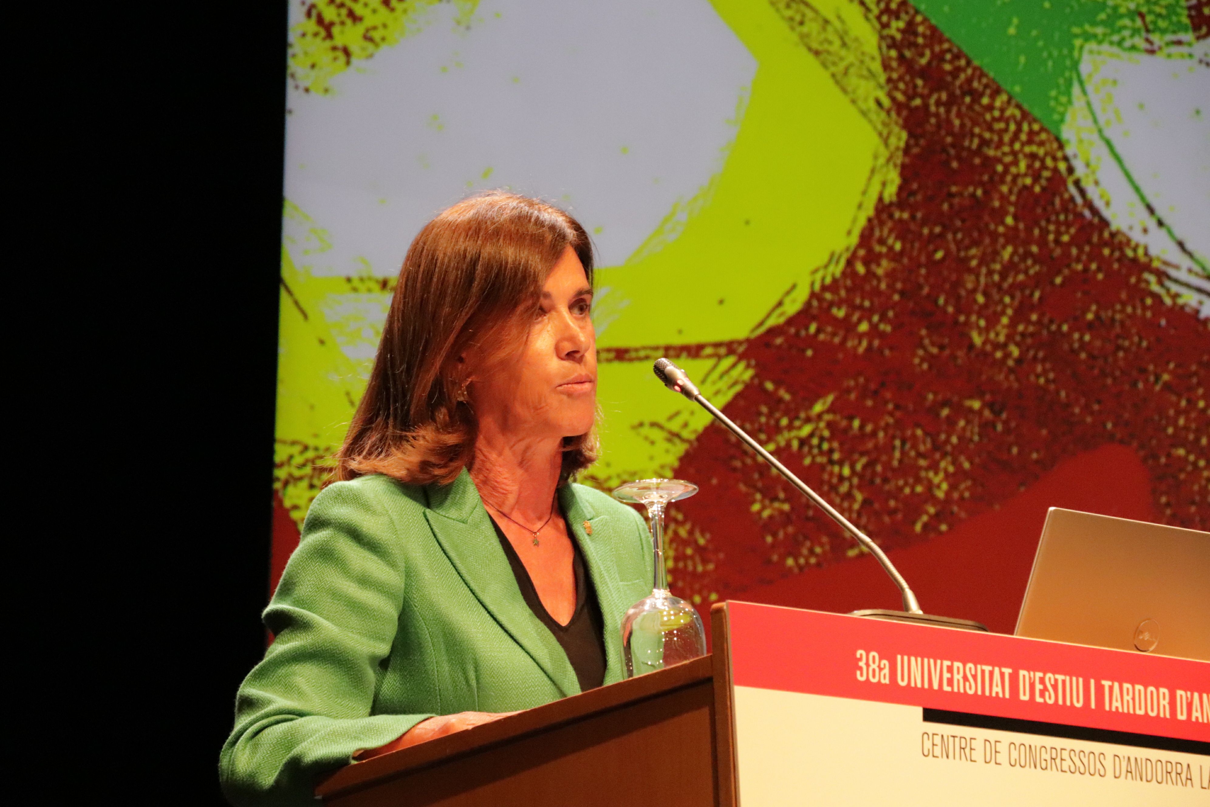 La ministra d'Educació i Ensenyament Superior, Ester Vilarrubla durant la inauguració aquest dilluns de la Universitat d'Estiu i Tardor.