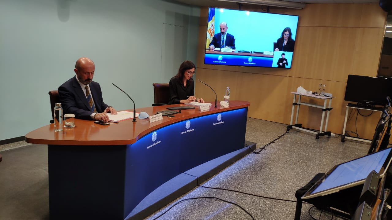 Benazet i Cristina Royo, del SAAS, durant la roda de premsa.
