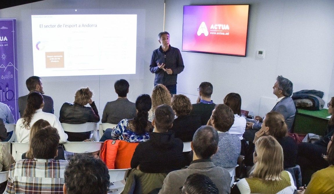 Una reunió de l'Andorra Esports Clúster.