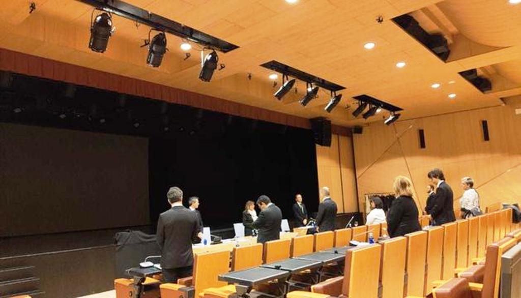 Els consellers d'Andorra la Vella han fet un minut de silenci en memòria de les víctimes de la Covid-19