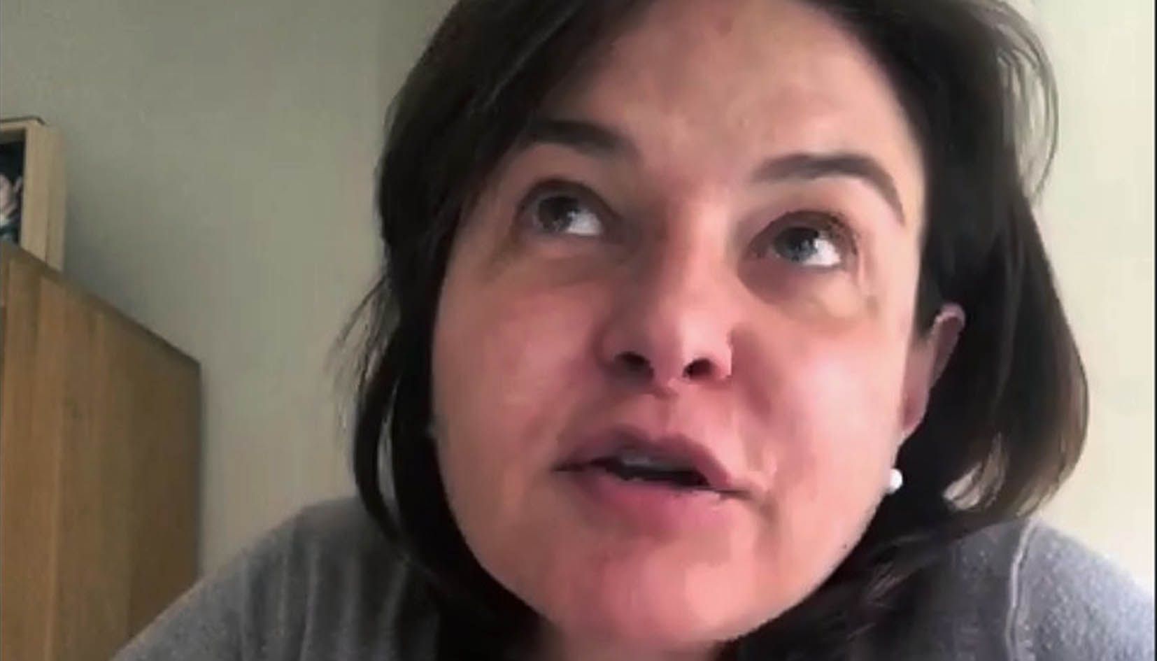 La ministra Verònica Canals durant la trobada telemàtica amb els agents turístics.