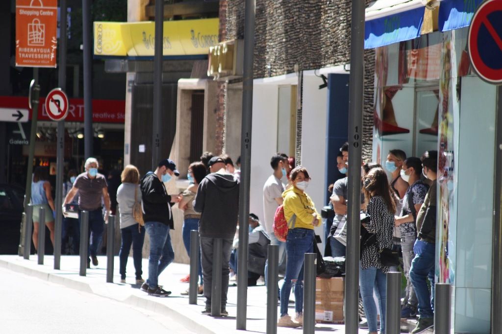 Cua aquest dilluns a l'oficina de Correos.