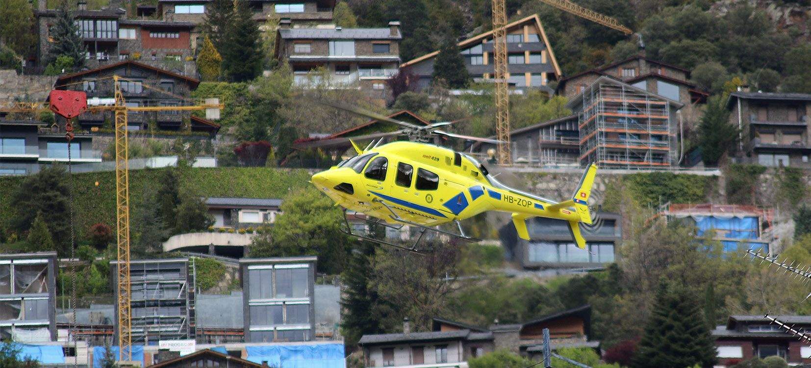L'accidentat ha hagut de ser traslladat amb helicòpter cap a l'hospital.